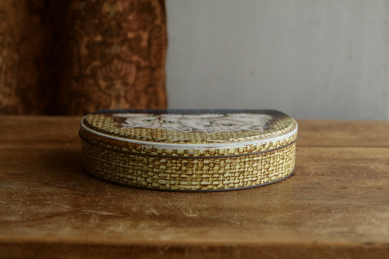 仔猫のビスケット缶　イギリス アンティークストリュフ