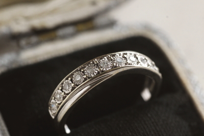 アンティークハーフエタニティリング　ダイヤモンド　ヴィンテージリング　指輪　エンゲージリング　イギリス