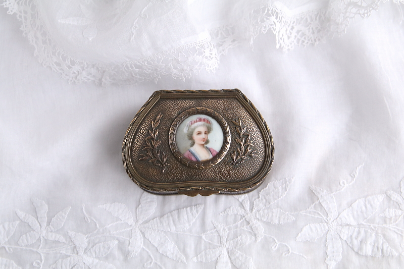 ミニアチュールのジェエリーボックス フランス アンティークストリュフ