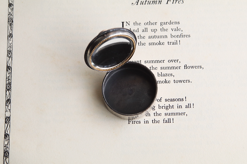 ロココのミニアチュール　パウダーケース　フランス　 アンティークストリュフ