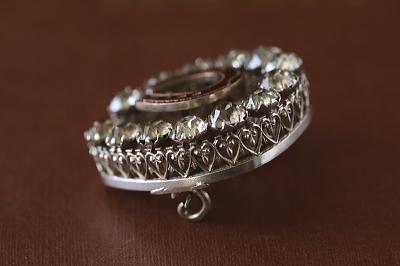 ペースト&ゴールド　ホースシューシルバーブローチ　イギリス アンティークストリュフ