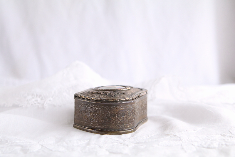 ミニアチュールのジェエリーボックス フランス アンティークストリュフ