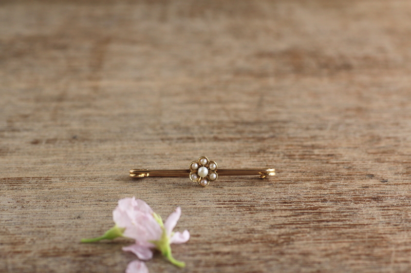 アンティークシードパールピンブローチ　真珠　パール　小花　イギリス