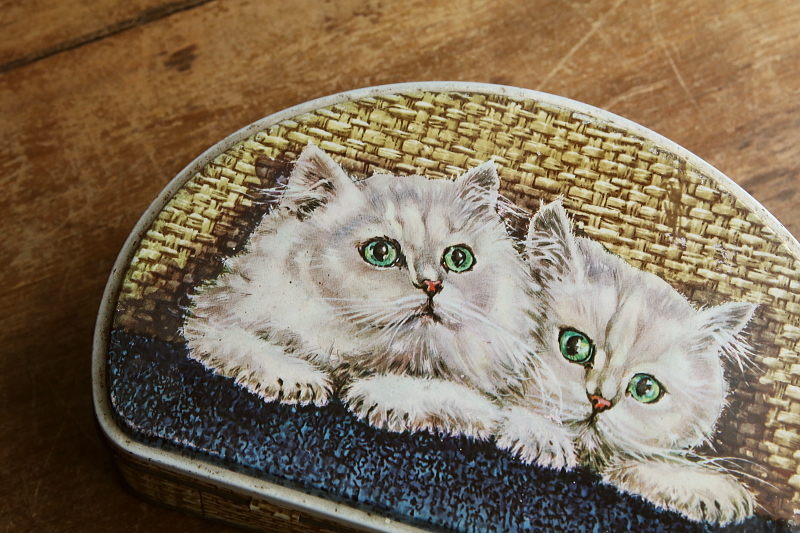 仔猫のビスケット缶　イギリス アンティークストリュフ