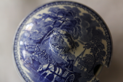 レア、１８２０年ブルーアンドホワイトのポット アンティークティーポット ブルーアンドホワイト 古城