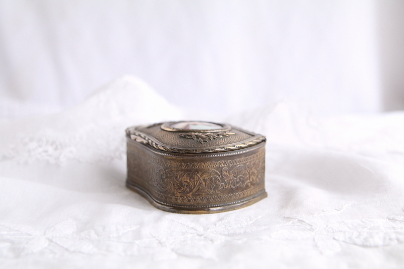 ミニアチュールのジェエリーボックス フランス アンティークストリュフ