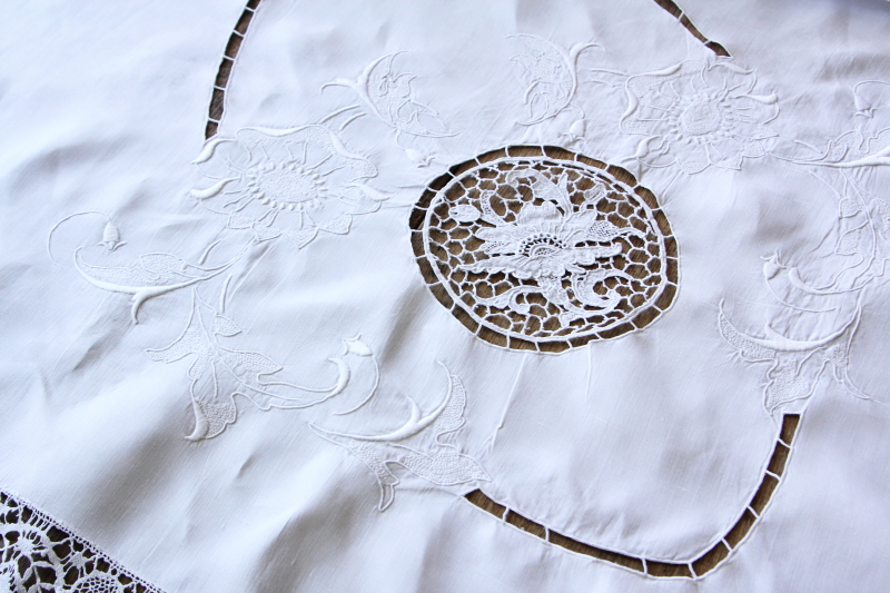 アンティークリネンテーブルクロス　大輪の花　カットワーク　刺繍　アップリケ　イギリス