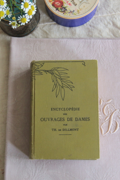 アンティークブック　古書　DMC　手芸本　刺繍　辞典　フランス