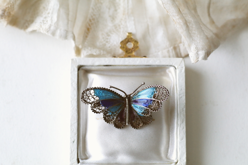 アンティークシルバーフィリグリーブローチ　モルフォ蝶　エナメル　ヨーロッパ