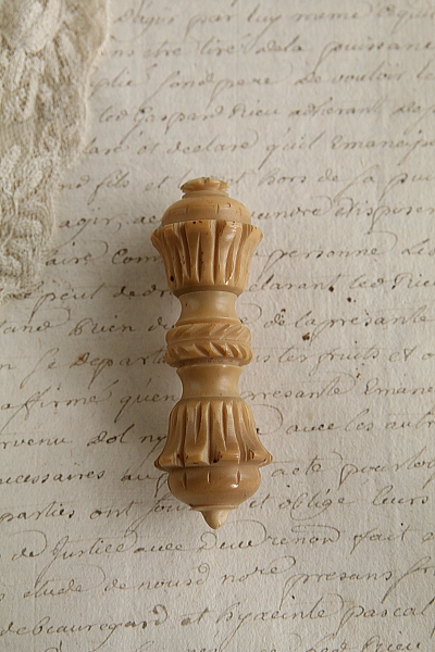 ベジタブルアイボリーニードルケース　ヴィクトリアン　イギリス アンティークストリュフ