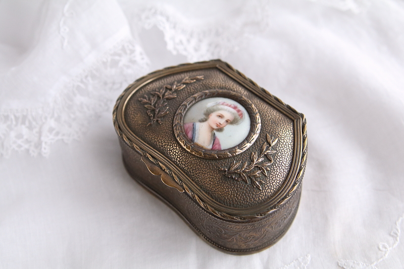 ミニアチュールのジェエリーボックス フランス アンティークストリュフ