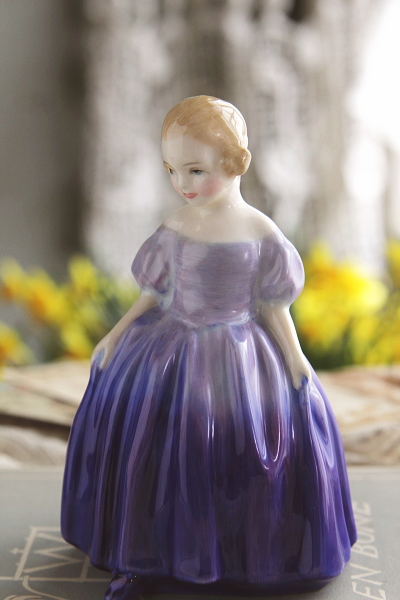 アンティークロイヤルドルトン　フィギュリン　marie royal doulton イギリス