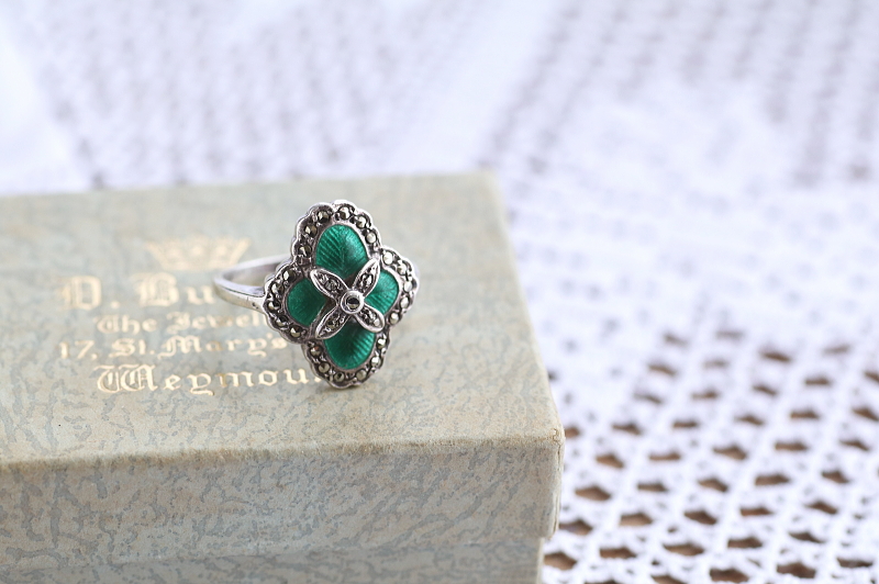 ギロッシュエナメル　マーカサイト　シルバーリング　四葉のクローバー　ヨーロッパ アンティークストリュフ