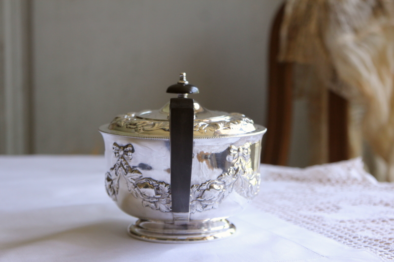アンティークシルバーティーポット リボン 花綱 barker brothers
