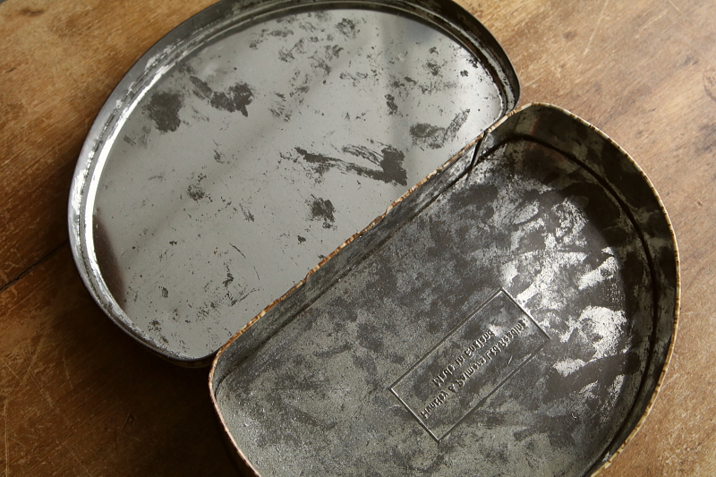 仔猫のビスケット缶　イギリス アンティークストリュフ