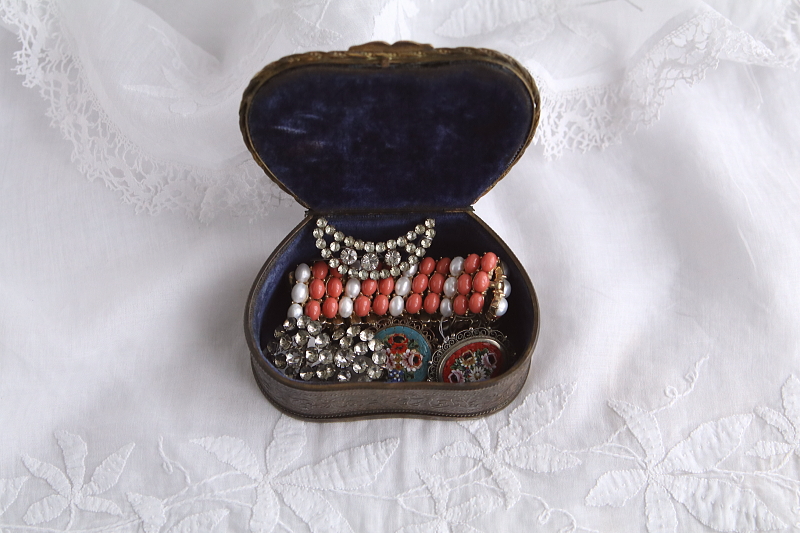 ミニアチュールのジェエリーボックス フランス アンティークストリュフ