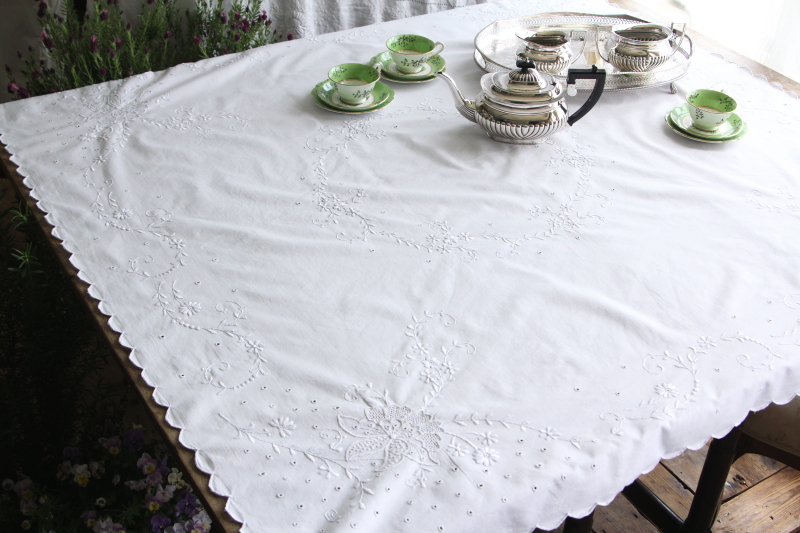 アンティークコットンテーブルクロス　花の刺繍　カットワーク　イギリス
