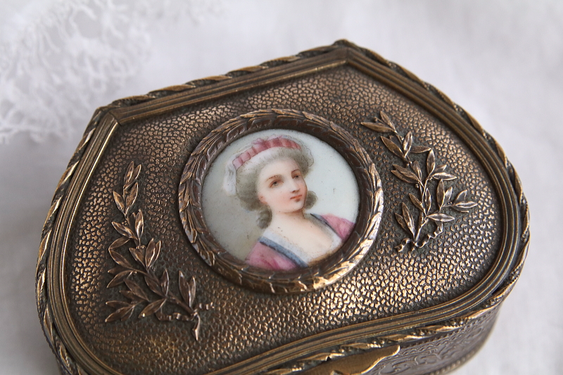 ミニアチュールのジェエリーボックス フランス アンティークストリュフ