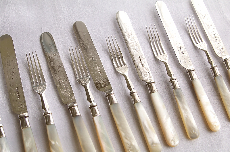 マザーオブパールハンドル　デザートナイフ&フォーク　ヴィクトリアン　イギリス アンティークストリュフ