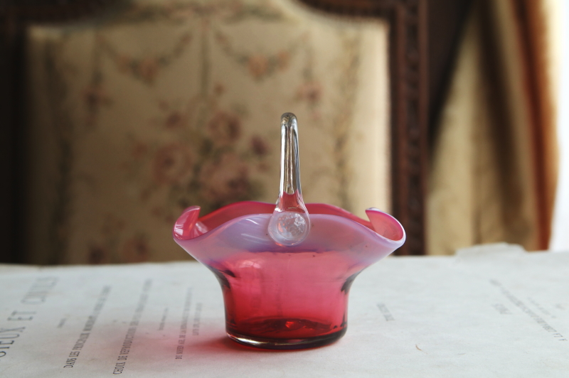 ヴィクトリアンクランベリーグラスバスケット　花器　イギリス