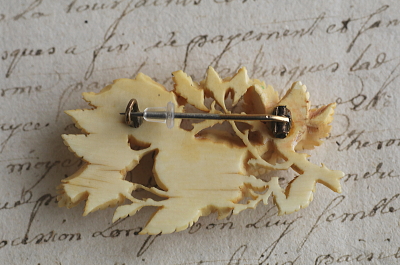 薔薇と勿忘草アイボリーブローチ　象牙　フランス アンティークストリュフ