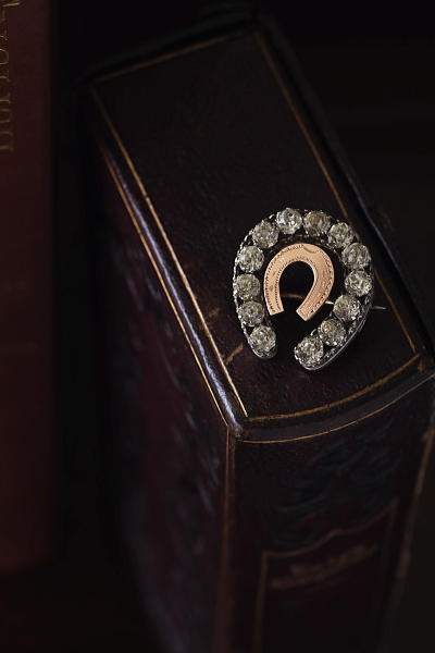 ペースト&ゴールド　ホースシューシルバーブローチ　イギリス アンティークストリュフ 20251120