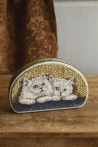 仔猫のビスケット缶　イギリス アンティークストリュフ 20251125