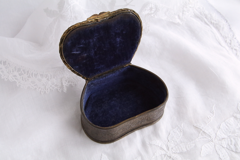 ミニアチュールのジェエリーボックス フランス アンティークストリュフ