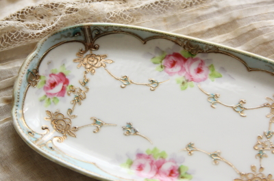 イギリス　里帰り　オールドノリタケ　トレー　小物　薔薇　金盛り　マルキ イギリス 里帰り オールドノリタケ トレー 小物 薔薇 金盛り マルキ