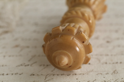 ベジタブルアイボリーニードルケース　ヴィクトリアン　イギリス アンティークストリュフ