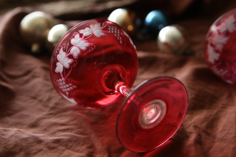 クランベリーグラスシャンパンソーサーペア　ヴィクトリアン　葡萄 アンティークストリュフ