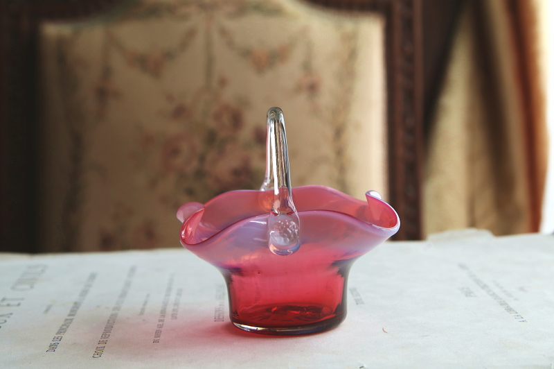 ヴィクトリアンクランベリーグラスバスケット　花器　イギリス