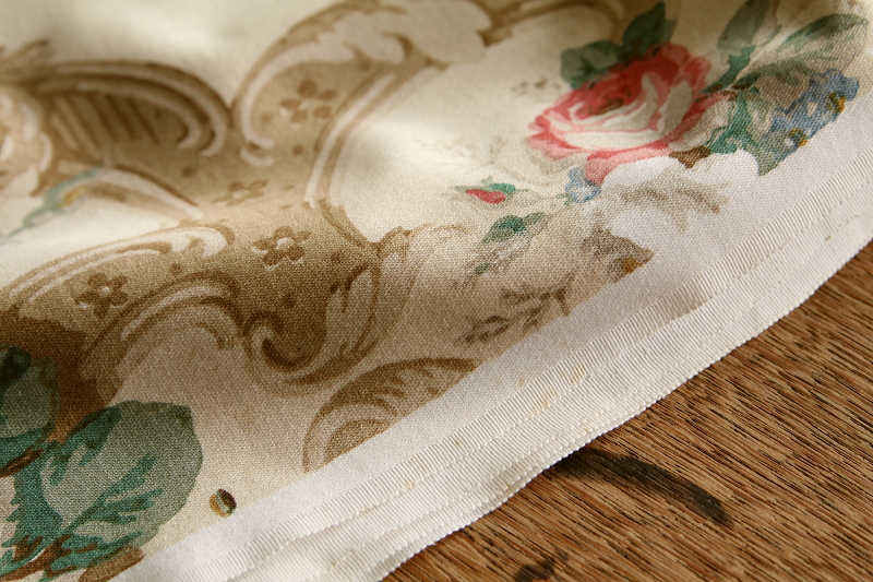 ヴィンテージプリントファブリック　ロココの薔薇　sanderson イギリス アンティークストリュフ