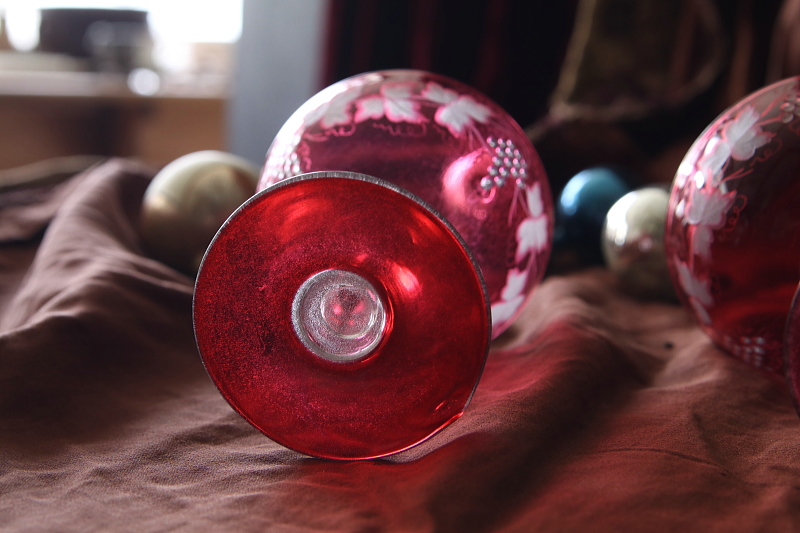 クランベリーグラスシャンパンソーサーペア　ヴィクトリアン　葡萄 アンティークストリュフ