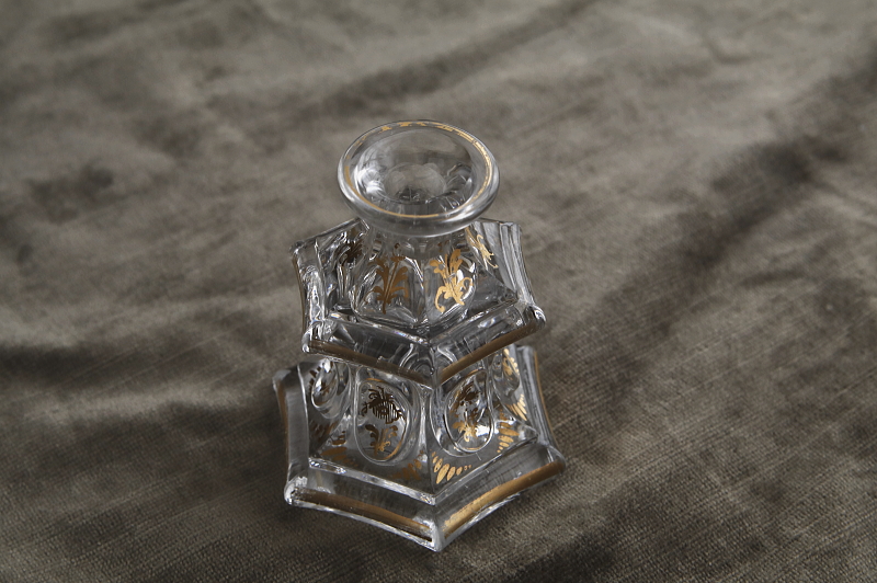 ヴィクトリアン　花のパフュームボトル　イギリス アンティークストリュフ