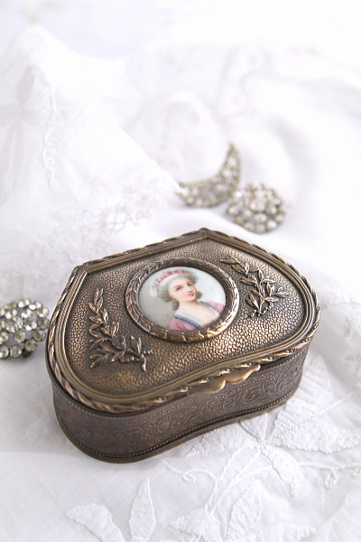 ミニアチュールのジェエリーボックス フランス アンティークストリュフ 20260121