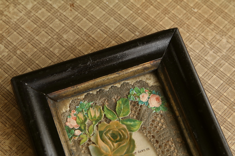 ヴィクトリアングリーティングカードフレーム　バラを持つ貴婦人の手 アンティークストリュフ
