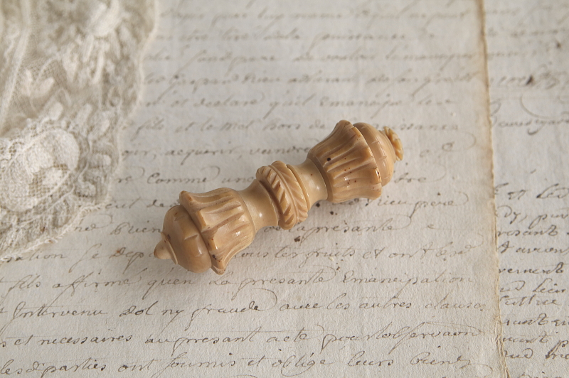 ベジタブルアイボリーニードルケース　ヴィクトリアン　イギリス アンティークストリュフ