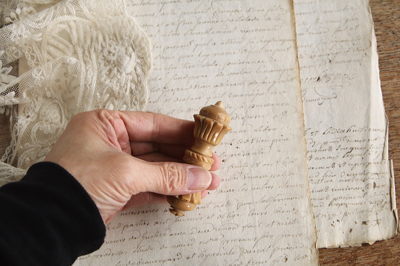 ベジタブルアイボリーニードルケース　ヴィクトリアン　イギリス アンティークストリュフ