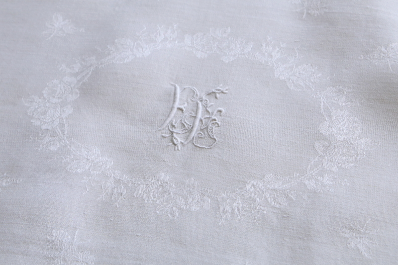 薔薇のダマスクセルヴィエット　デイジー　フランス　イニシャル刺繍
