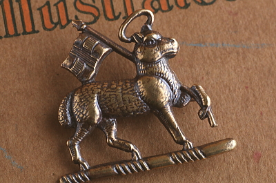 仔羊紋のメタルバッジ　イギリス アンティークストリュフ