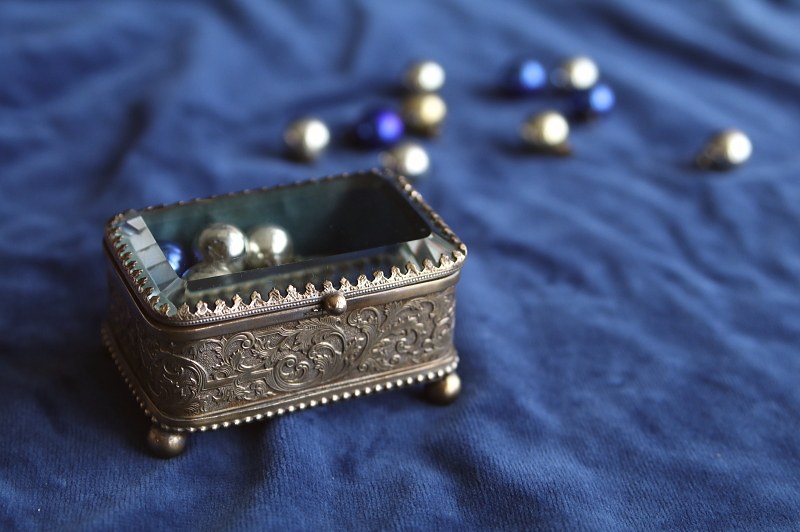 ガラスの蓋のジュエリーボックス フランス アンティークストリュフ