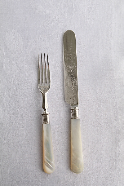 マザーオブパールハンドル　デザートナイフ&フォーク　ヴィクトリアン　イギリス アンティークストリュフ