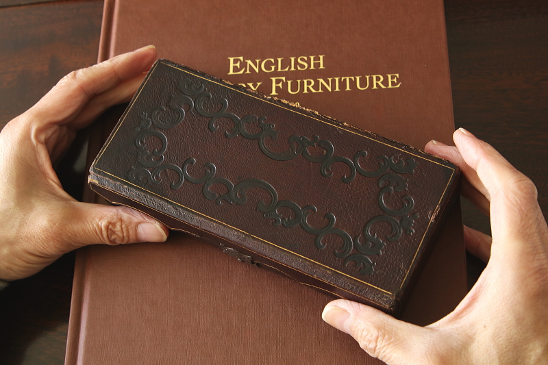 革表紙の裁縫セット　Lady's Companion　イギリス アンティークストリュフ