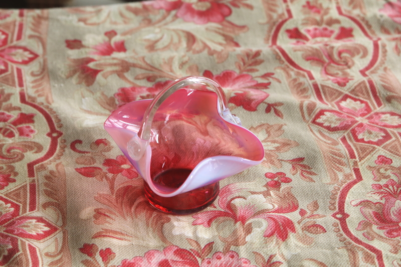 ヴィクトリアンクランベリーグラスバスケット　花器　イギリス