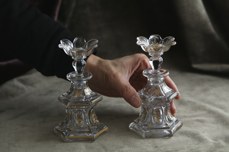 ヴィクトリアン　花のパフュームボトル　イギリス アンティークストリュフ