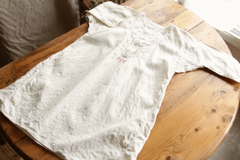アンティークリネンナイティ 七分袖 イニシャル刺繍 フランス