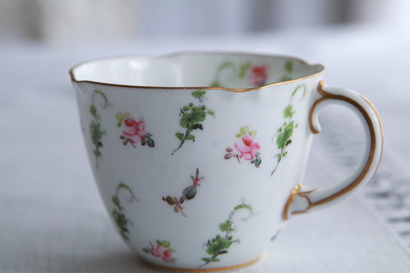 手描きの小薔薇のティートリオ　ロイヤルクラウンダービー　royalcrownderby イギリス　アンティークストリュフ