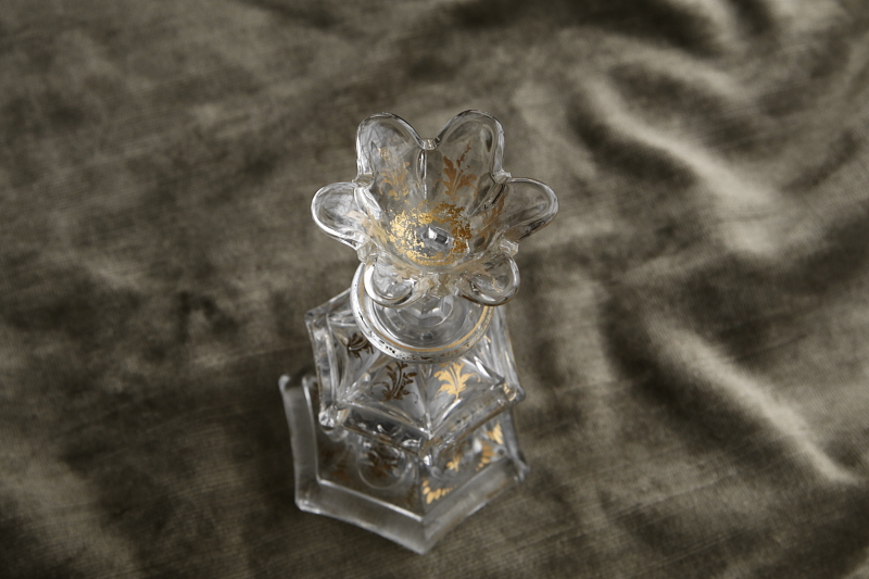 ヴィクトリアン　花のパフュームボトル　イギリス アンティークストリュフ