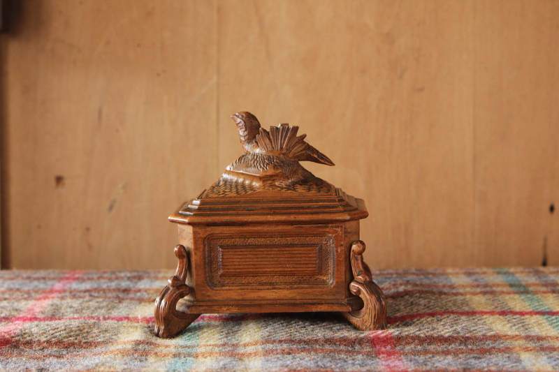 アンティークジュエリーケース　木彫　小鳥　ドイツ　ブラックフォレスト